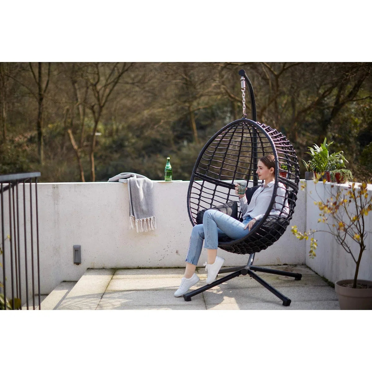 Fauteuil Suspendu AUROA Rotin Noir avec Support